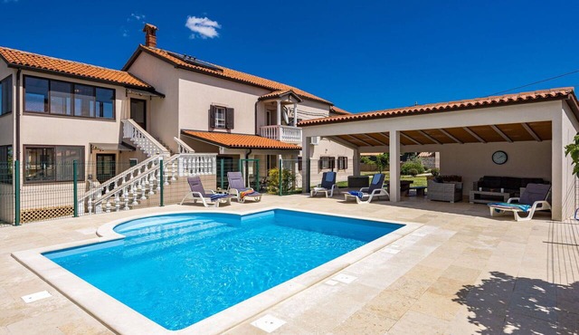 Wonderful private villa for 12 guests with A/C, WIFI, private pool, TV and terrace in Pazin