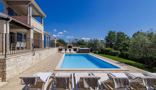 Wonderful private villa with private pool, WIFI, A/C, hot tub, TV, terrace and pets allowed