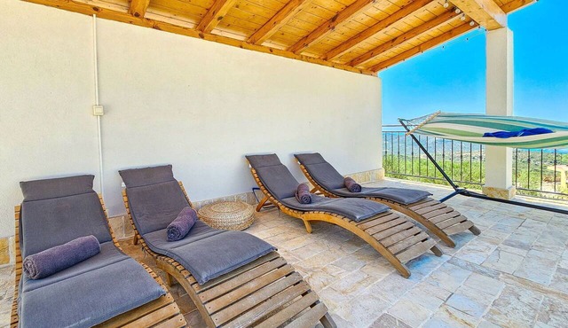Wonderful private villa for 5 people with private pool, A/C, internet, TV and balcony in Vodice