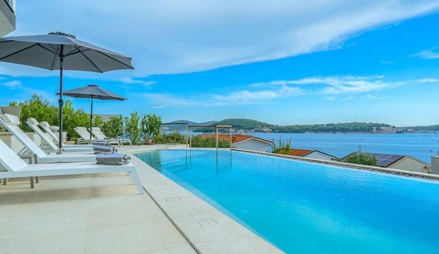Wonderful private villa for 10 guests with WIFI, A/C, private pool, TV and terrace