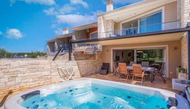 Wonderful villa for 6 guests with private pool, WIFI, A/C, TV, terrace and pets allowed