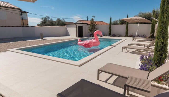 Wonderful villa with A/C, hot tub, private pool, internet, TV, terrace and pets allowed