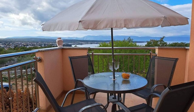 Wunderschöne Ferienwohnung, mit Meerblick und Pool by Interhome