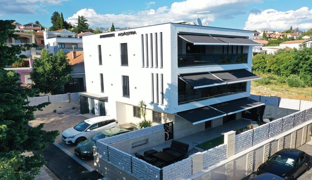 XXL VIlla Adastra with pool and a hydromassage waterfall
