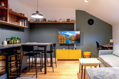 Yellow Dot Modern Studio in Grbavica, Novi Sad in Novi Sad