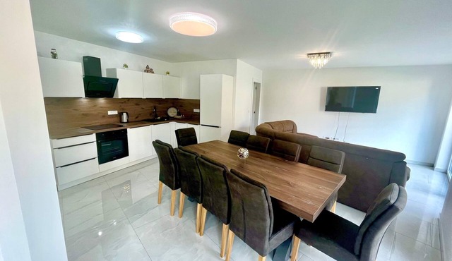 Your Ideal Getaway 4-Bedroom Home, Peaceful Haven Near City Center with a garden in Ljubljana