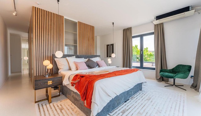Zagreb 140 - The most Luxurious Villa with Private pool in Zagreb New - Apartment - Flexible Keybox Entry - Modern - WiFi