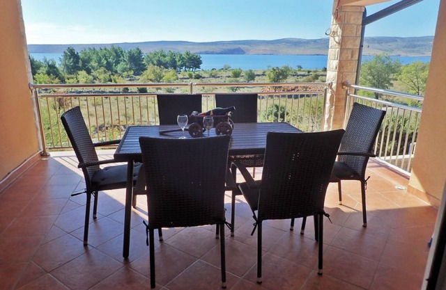 100 m² Apartment ∙ 2 bedrooms ∙ 6 guests