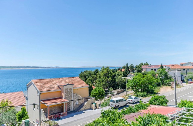 100 m² Apartment ∙ 3 bedrooms ∙ 6 guests