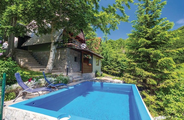 2 bedroom accommodation in Cavle