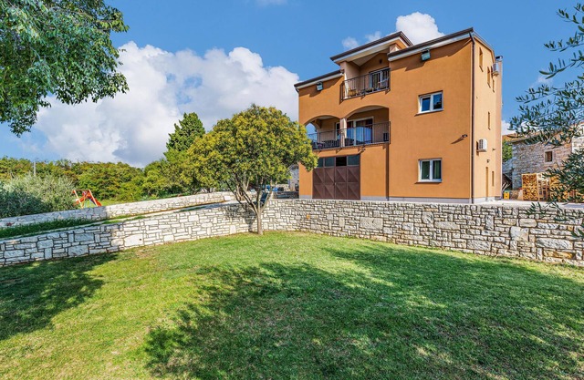 2 bedroom accommodation in Heraki