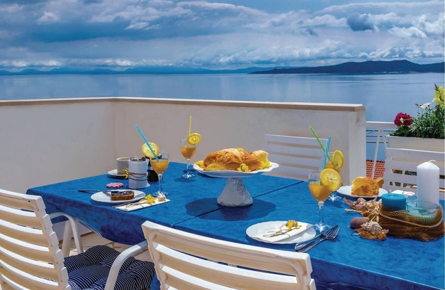 2 bedroom accommodation in Omis