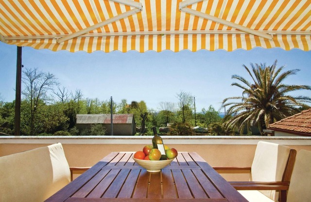 2 bedroom awesome home in Privlaka