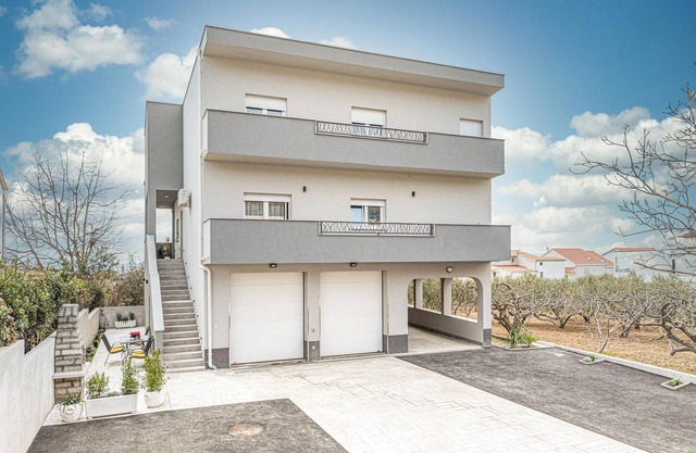 2 bedroom lovely apartment in Kastel Gomilica