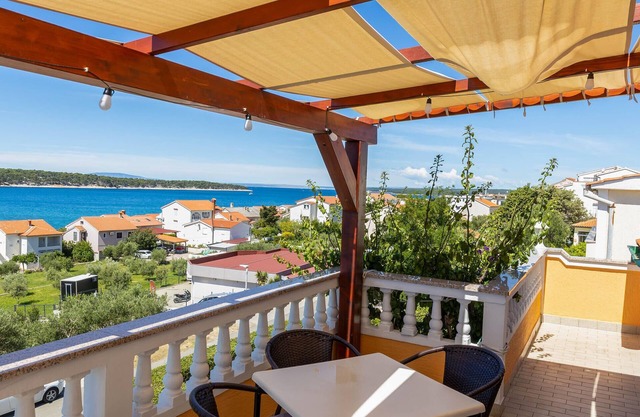 2 bedroom lovely apartment in Barbat na Rabu in Barbat na Rabu
