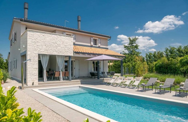 200 m² Villa ∙ 4 bedrooms ∙ 8 guests