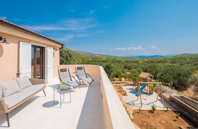 250 m² House ∙ 3 bedrooms ∙ 8 guests