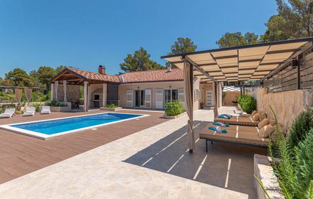 3 bedroom accommodation in Jadrtovac
