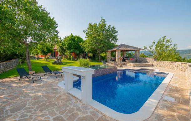 3 bedroom accommodation in Grubine