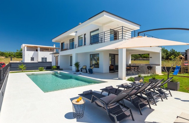 3 bedroom accommodation in Galizana