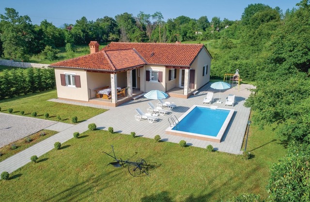 3 bedroom accommodation in Labin