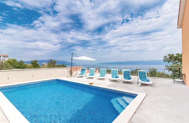 3 bedroom accommodation in Labin