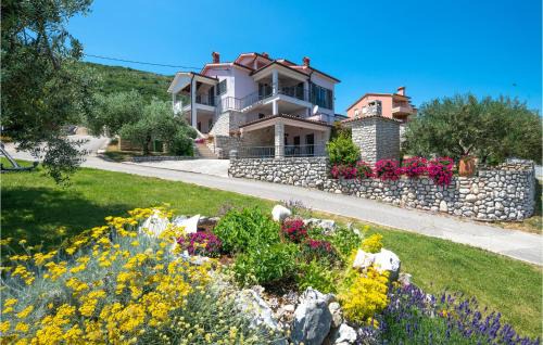 3 Bedroom Stunning Apartment In Ravni