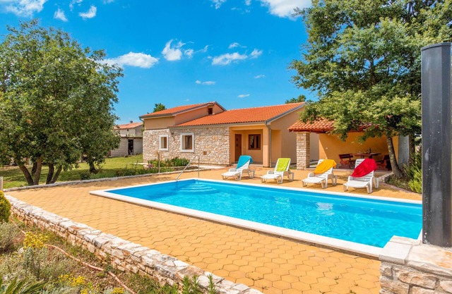 3 bedroom stunning home in Skicini