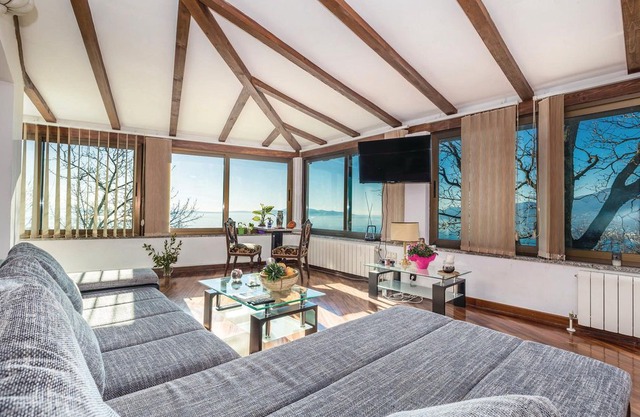 7 bedroom accommodation in Kastav