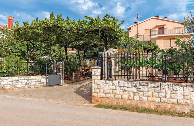 Amazing apartment in Galizana with WiFi