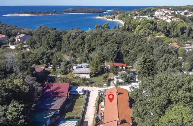 Amazing apartment in Pula with kitchen