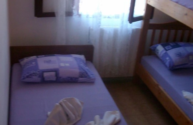 Apartment Bob - 10m from the sea A4-Lorena 9(5) - Stomorska, Island Solta, Croatia