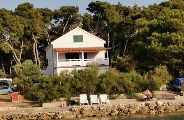 Apartment Igi - in the beach camp: - Susica, Island Ugljan, Croatia
