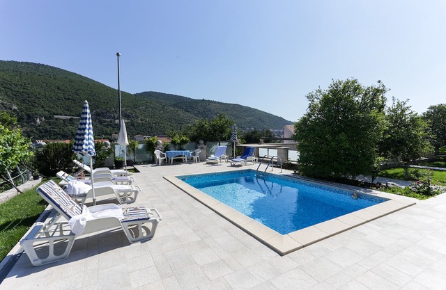 Apartment in Dubrovnik with swimming pool and sea view (A3)