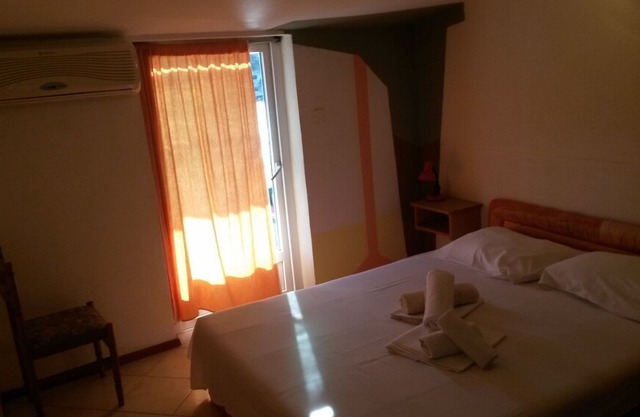 Apartment Kaleb - next to the seashore: SA5-Klara 32(2) - Stomorska, Island Solta, Croatia