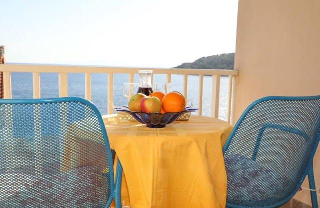 Apartment Marlene - 50 m from sea: R4(2) - Milna (Hvar), Island Hvar, Croatia