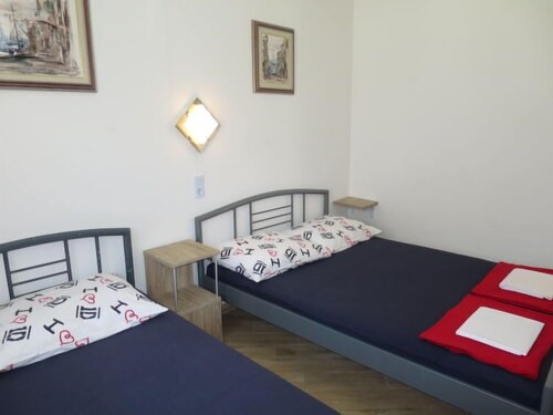 Apartment Mirjana (NIN450) in Nin - 6 persons, 2 bedrooms
