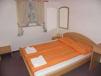 Apartment Monika - 10m from sea: A21(2+2) - Vir, Zadar riviera, Croatia