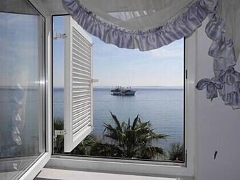 Apartment Monika - 10m from sea: A16(4+2) - Vir, Zadar riviera, Croatia