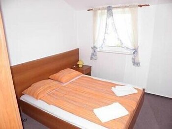Apartment Monika - 10m from sea: A8(4+2) - Vir, Zadar riviera, Croatia