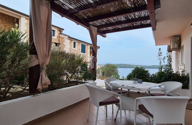 Apartment Nikola (33991-A4) - Jelsa - island Hvar