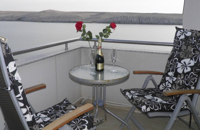 Apartment Perla 2-island Pag seafront