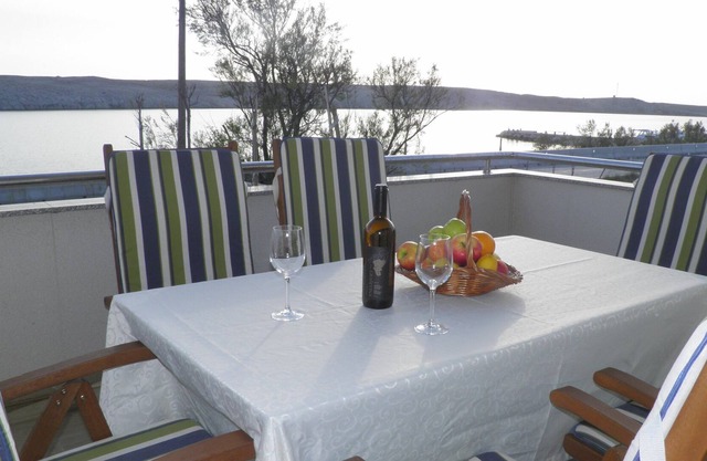 Apartment Perla 7-island Pag seafront