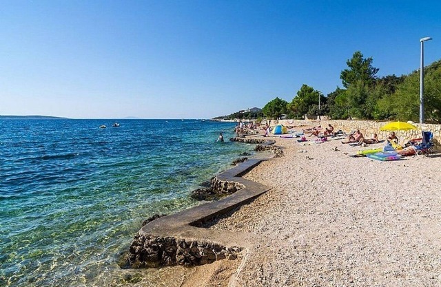 Apartment Uga2 - 70m from the beach: A2-prizemlje(3+1) - Mandre, Island Pag, Croatia