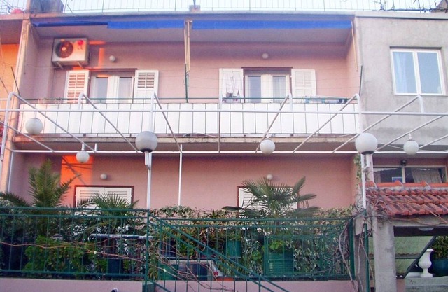 Apartments and rooms Jure Studio apartment