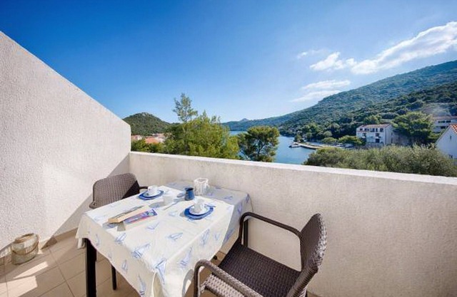 Apartments Bruna Lastovo-Comfort One Bedroom Apartment with Balcony and Sea View-Plavi