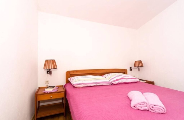 Apartments Ereš Zuronja-One-Bedroom Apartment with Sea View 1