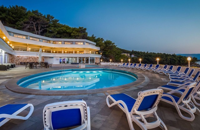 Apartments Fontana in Jelsa, with pool