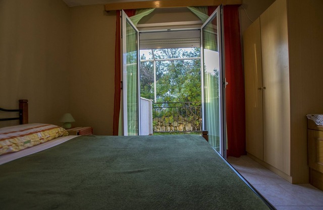 Apartments Nada (42012-A3) - Starigrad Paklenica