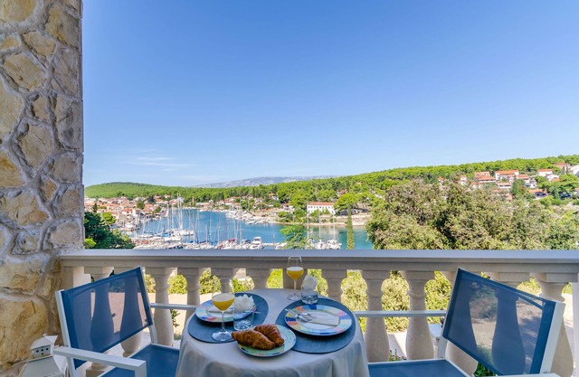 Apartments Vila Jelka (49712-A3) - Vrboska - island Hvar